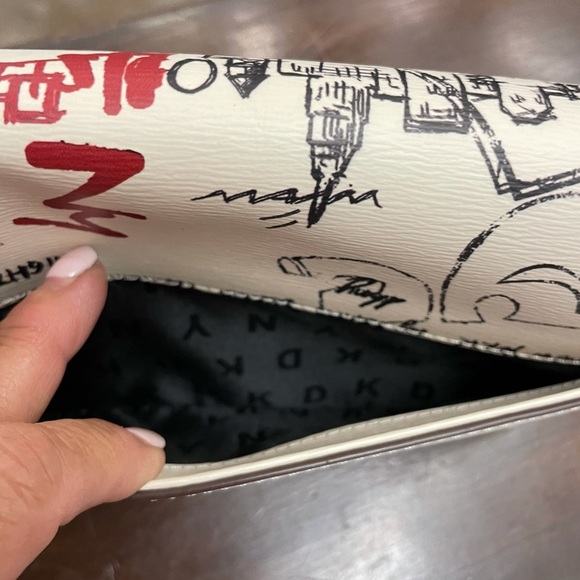 DKNY PRINT BAG - Picture 3 of 9